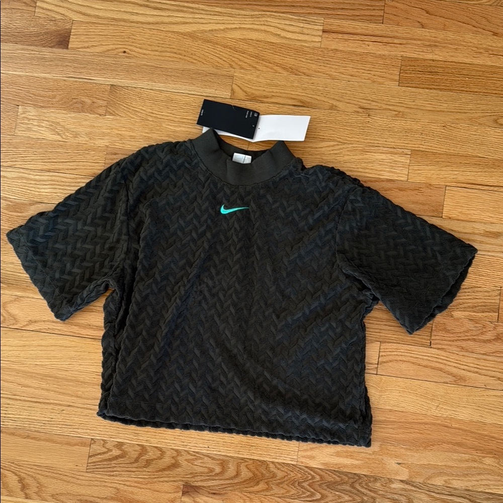 New with tags Nike top